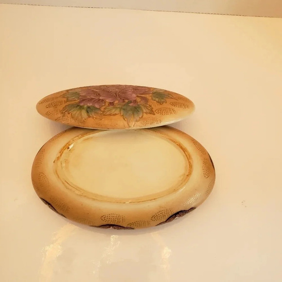 Vintage Oval  Handpainted Porcelain Jewelry Dish with Lid. - Picture 4 of 8